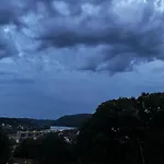 Attraktives Mit Dem Blick Auf Den